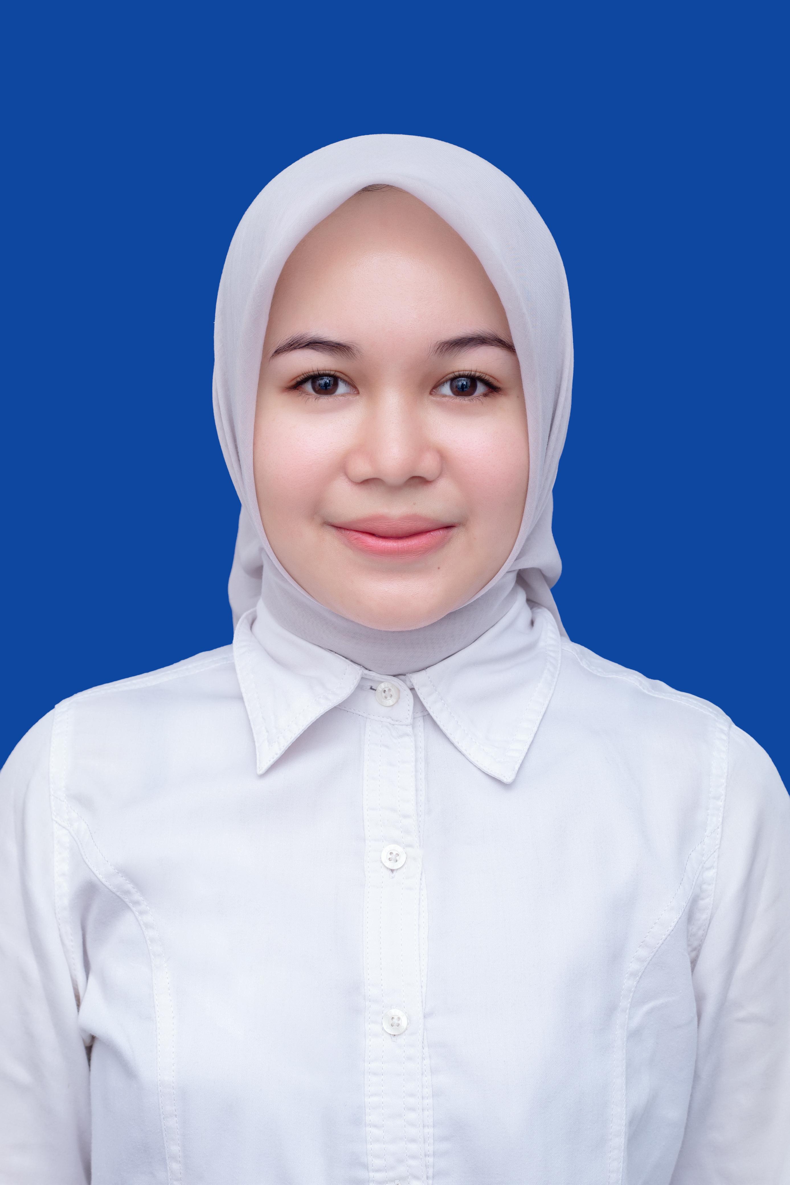 Dina Nur Cahyani, S.H.